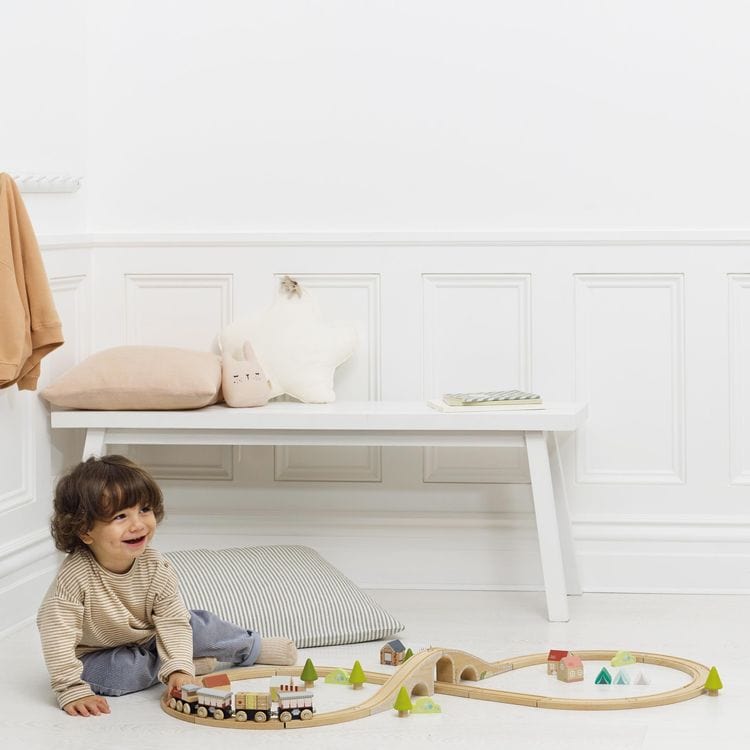 Figure 8 Wooden Train Set - 40 Pieces