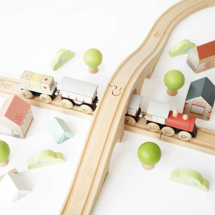 Figure 8 Wooden Train Set - 40 Pieces
