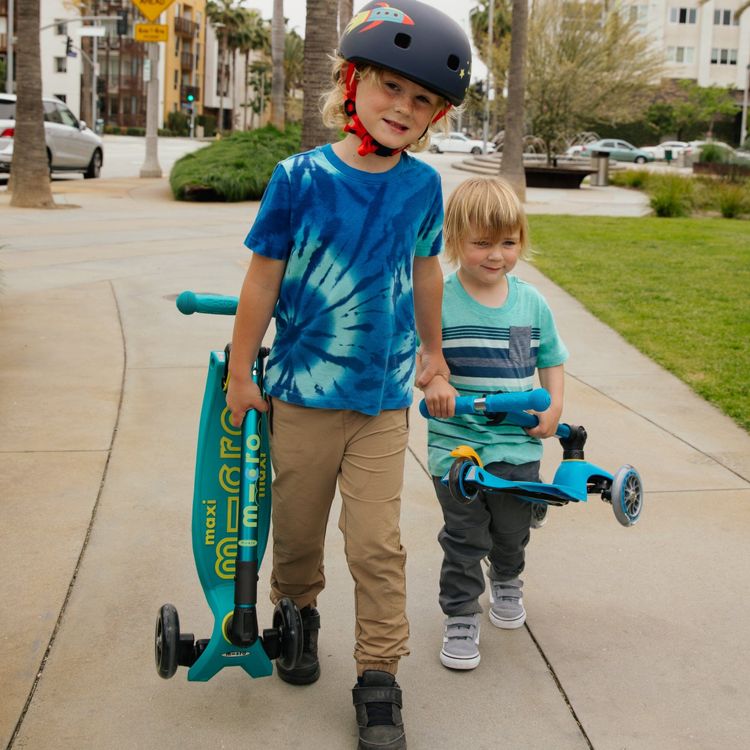 Micro Maxi Foldable LED Scooter -  Petrol Green