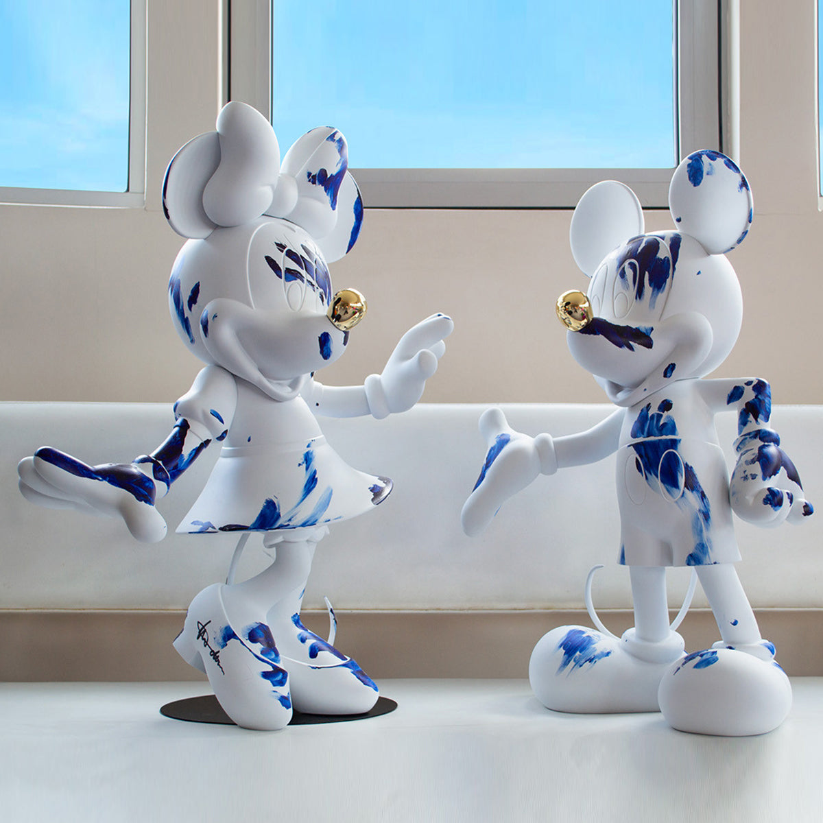 Minnie Mouse Figure White & Blue Limited Edition - 24.4"